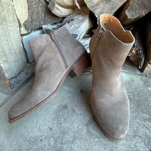 Sole Society Breyon Leather Suede ankle boots w/side zip Sz-7M. D